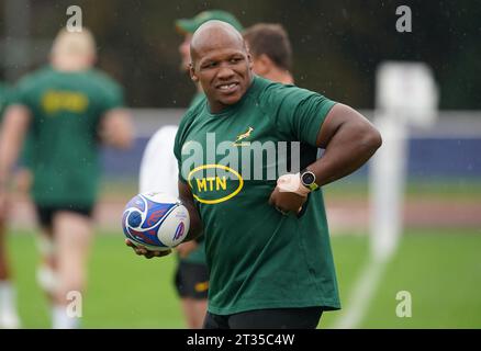 L'Africain Bongi Mbonambi lors d'une séance d'entraînement au Stade des fauvettes, Domont près de Paris. Date de la photo : lundi 23 octobre 2023. Banque D'Images