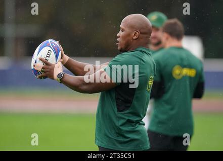 L'Africain Bongi Mbonambi lors d'une séance d'entraînement au Stade des fauvettes, Domont près de Paris. Date de la photo : lundi 23 octobre 2023. Banque D'Images