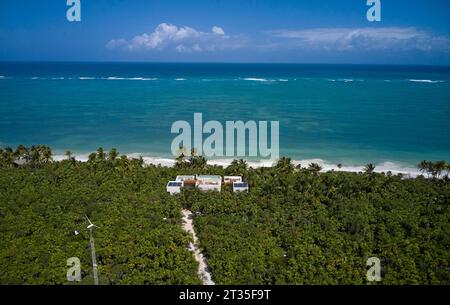 Vue drone. Maison de vacances Tulum - Casa Uh K aay, Tulum, Mexique. Architecte : Gantous Arquitectos, 2023. Banque D'Images