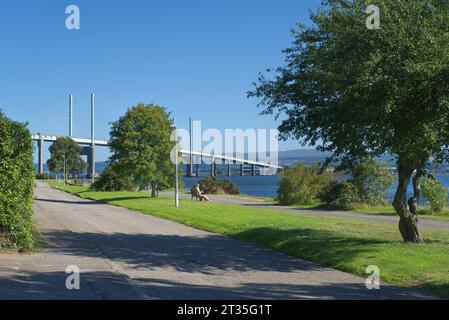 En regardant vers le sud jusqu'au pont routier de Kessock (A9) depuis le nord du village de Kessock. Beauly Firth et Moray Firth jusqu'à la ville d'Inverness. Inverness, Highland, Écosse Banque D'Images