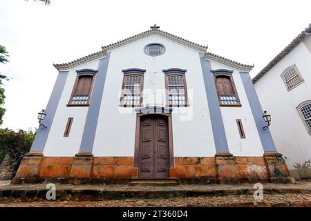 Tiradentes, Minas Gerais, Brésil - 08 octobre 2023 : Eglise de Saint Jean l'Evangéliste dans la ville historique Tiradentes, intérieur de Minas Gerais Banque D'Images