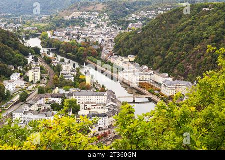 Allemagne, Rhénanie-Palatinat, Bad EMS, vue depuis le sommet d'une colline surplombant la ville thermale sur la rivière Lahn Banque D'Images