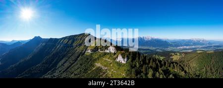 Autriche, Salzburger Land, Drone vue du soleil qui brille sur le pic de Jagernase Banque D'Images