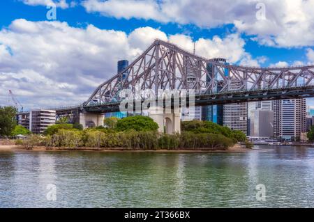 Australie, Queensland, Brisbane, Story Bridge avec des gratte-ciel en arrière-plan Banque D'Images