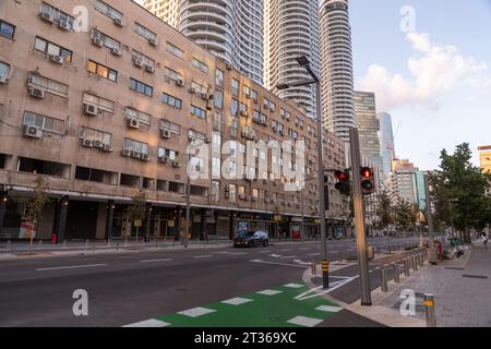 Tel Aviv, Israël - 19 octobre 2023 - vue sur la rue depuis les quartiers centraux de tel Aviv, Israël. Banque D'Images