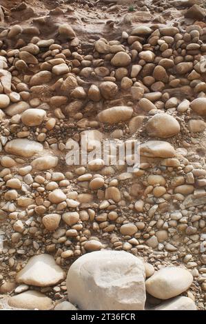 Plage surélevée, formée il y a 120 000 ans au cours d'une période interglaciaire où le niveau de la mer était beaucoup plus élevé - John Gollop Banque D'Images