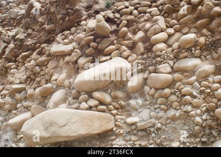 Plage surélevée, formée il y a 120 000 ans au cours d'une période interglaciaire où le niveau de la mer était beaucoup plus élevé - John Gollop Banque D'Images