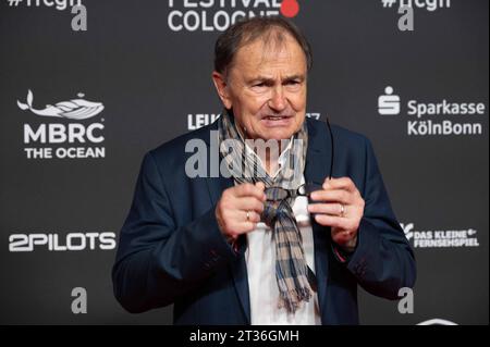 Ewald LIENEN, ehem. Fussballspieler, Fussballtrainer, Roter Teppich, Red Carpet Show, Ankunft, arrivée, Fotocall fuer den film LIENEN - eine europaeische Tragoedie auf dem film Festival Cologne 2023 in Koeln, 23.10.2023. *** Ewald LIENEN, ancien joueur de football, entraîneur de football, tapis rouge, spectacle de tapis rouge, arrivée, photocall pour le film LIENEN une tragédie européenne au Festival du film Cologne 2023 à Cologne, 23 10 2023 crédit : Imago/Alamy Live News Banque D'Images