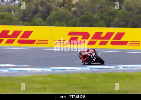 22 octobre 2023 ; Phillip Island Grand Prix circuit, Ventnor, Victoria, Australie ; 2023 MotoGP Guru par Gryfyn Australian Motorcycle Grand Prix, Sprint Race Day ; Numéro 12 pilote Aprilia Racing par Maverick Vinales lors de l'échauffement de la course australienne MotoGP Sprint qui a été dûment annulée en raison de fortes pluies Banque D'Images