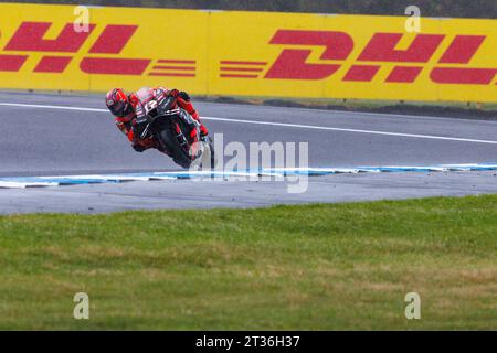 22 octobre 2023 ; Phillip Island Grand Prix circuit, Ventnor, Victoria, Australie ; 2023 MotoGP Guru par Gryfyn Australian Motorcycle Grand Prix, Sprint Race Day ; Numéro 12 pilote Aprilia Racing par Maverick Vinales lors de l'échauffement de la course australienne MotoGP Sprint qui a été dûment annulée en raison de fortes pluies Banque D'Images