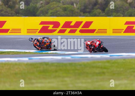 22 octobre 2023 ; Phillip Island Grand Prix circuit, Ventnor, Victoria, Australie ; 2023 MotoGP Guru par Gryfyn Australian Motorcycle Grand Prix, Sprint Race Day ; Pol Espargaro, Jack Miller pendant l'échauffement de la course australienne MotoGP Sprint qui a été dûment annulée en raison de fortes pluies Banque D'Images