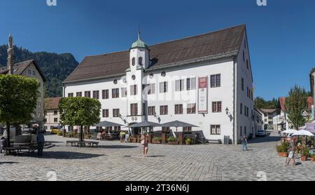 IMMENSTADT, 2023 septembre 6, paysage urbain avec le bâtiment du château sur la place centrale Marienplatz dans le village historique, tourné dans la lumière d'été le 6 septembre 20 Banque D'Images