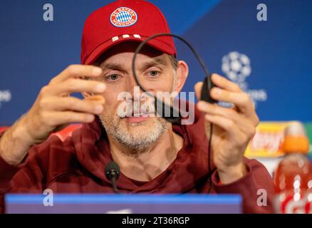 Istanbul, Turquie. 23 octobre 2023. L'entraîneur Thomas Tuchel du FC Bayern Munich participe à une conférence de presse. Le FC Bayern affrontera Galatasaray Istanbul en Ligue des Champions le 24 octobre 2023 à Istanbul. Crédit : Peter Kneffel/dpa/Alamy Live News Banque D'Images