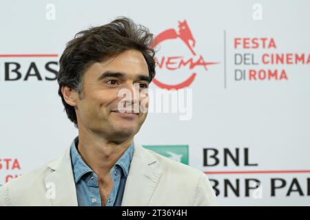 Actualités - Photocall du film I Leoni di Sicilia 18e Festival du film de Rome Paolo Briguglia assiste au photocall du film I Leoni di Sicilia lors du 18e Festival du film de Rome à l'Auditorium Parco Della Musica le 23 octobre 2023 à Rome, Italie. Auditorium de Rome Parco Della Musica Italie Copyright : xFabrizioxCorradettix/xLiveMediax LPN 1100122 crédit : Imago/Alamy Live News Banque D'Images
