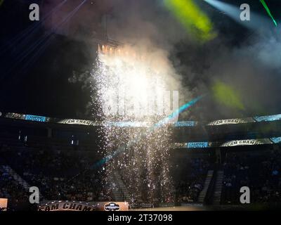 Las Vegas, Nevada, États-Unis. 22 octobre 2023. LAS VEGAS, NV - OCTOBRE 22 : les championnats par équipe à T-Mobile Arena pour PBR - Professional Bull Riding Team Championship 2023 le 22 octobre 2023 à Las Vegas, NV, États-Unis. (Photo Louis Grasse/PxImages/Sipa USA) crédit : SIPA USA/Alamy Live News Banque D'Images