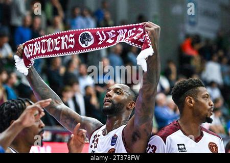 Trévise, Italie. 22 octobre 2023. Bonheur des joueurs de Reyer Venezia pendant Nutribullet Treviso basket vs Umana Reyer Venezia, Italian Basketball Serie A match à Trévise, Italie, octobre 22 2023 crédit : Agence photo indépendante/Alamy Live News Banque D'Images