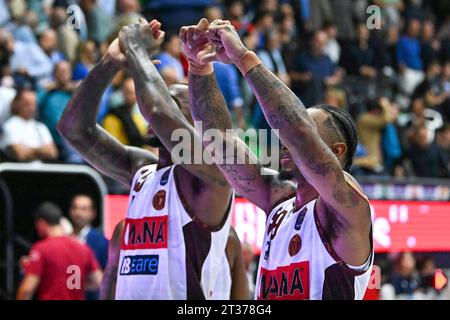 Trévise, Italie. 22 octobre 2023. Bonheur des joueurs de Reyer Venezia pendant Nutribullet Treviso basket vs Umana Reyer Venezia, Italian Basketball Serie A match à Trévise, Italie, octobre 22 2023 crédit : Agence photo indépendante/Alamy Live News Banque D'Images