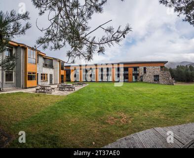 L'image est du Glenmore Lodge Outdoor Education Centre for Scotland situé dans le parc national de Cairngorm non loin de la ville touristique d'Aviemore. Banque D'Images