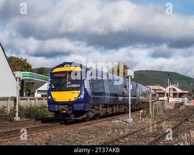 Ensuite, l'image est de la gare d'Aviemore, qui abrite le chemin de fer du patrimoine Strathspey à Aviemore dans le parc national de Cairngorm des Highlands écossais Banque D'Images