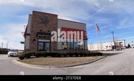 Augusta, GA États-Unis - 01 19 22 : vue de face extérieure du restaurant de restauration rapide Hardees Banque D'Images