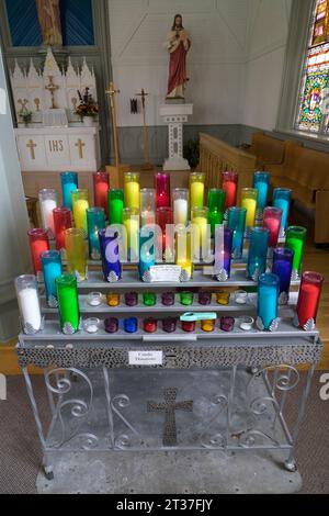 Bougies votives dans l'église catholique St Augustines, South Rustico, Île-du-Prince-Édouard, Canada Banque D'Images