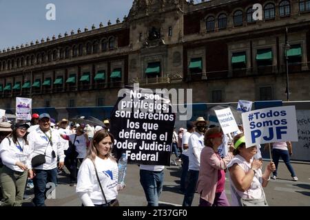 Non exclusive : 22 octobre 2023, Mexico, Mexique : des milliers de travailleurs de la branche judiciaire de la Fédération du Mexique marchent pour exiger que t Banque D'Images