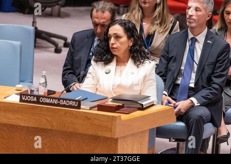 Le président du Kosovo, Vjosa Osmani-Sadriu, assiste à la réunion du Conseil de sécurité sur la situation au Kosovo au siège des Nations Unies à New York le 23 octobre 2023 Banque D'Images