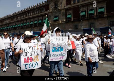 Non exclusive : 22 octobre 2023, Mexico, Mexique : des milliers de travailleurs de la branche judiciaire de la Fédération du Mexique marchent pour exiger que t Banque D'Images