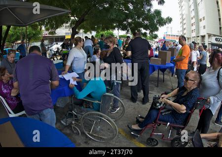 Non exclusif : 22 octobre 2023, Zulia, Venezuela : les électeurs vénézuéliens se rendent aux urnes du parti d'opposition pour choisir la candida Banque D'Images