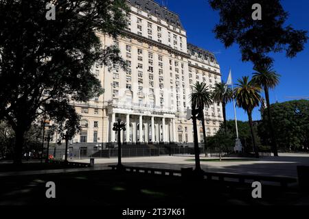 Le bâtiment Libertador (Edificio Libertador) abritant le ministère de la Défense à Buenos Aires, Argentine, Banque D'Images