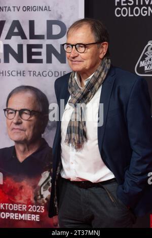 Cologne, Allemagne. 23 octobre 2023. Ewald Lienen, un ancien entraîneur de football allemand assiste au photocall du film ''Ewald Lienn'' au film Palast à cologne, Allemagne le 23,2023 octobre pendant le festival international du film de cologne. (Photo de Ying Tang/NurPhoto)0 crédit : NurPhoto SRL/Alamy Live News Banque D'Images