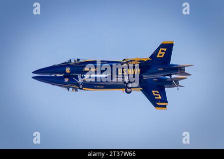 Miramar, Californie, États-Unis - 24 septembre 2023 : les six et cinq de Blue Angel volent ensemble à l'America's Airshow 2023. Banque D'Images
