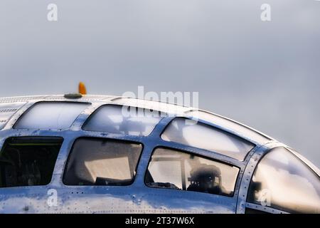 Miramar, Californie, États-Unis - 23 septembre 2023 : rosée matinale sur le nez de Doc, un B-29 Superfortress exposé à l'America's Airshow 2023. Banque D'Images