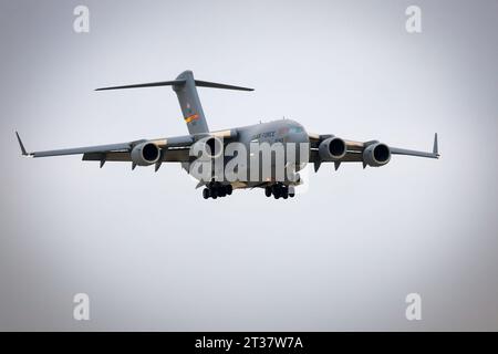 Miramar, Californie, États-Unis - 22 septembre 2023 : un C-17 Globemaster de l'US Air Force arrive pour le salon aéronautique américain 2023. Banque D'Images