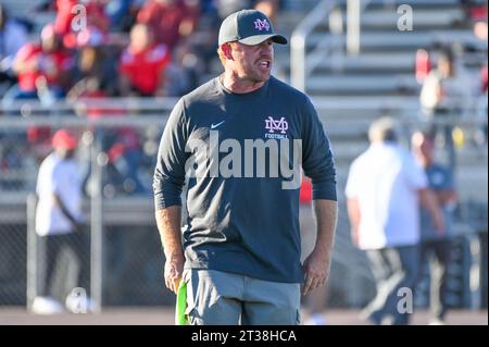 Frank McManus, entraîneur-chef de Mater Dei Monarchs, lors d'un match de football de la section Sud de la CIF au Centennial High School, vendredi 18 août 2023, à Corona, Etalonnage Les Mater Dei Monarchs ont battu les Huskies du Centenaire 28-14. (Dylan Stewart/image du sport) Banque D'Images