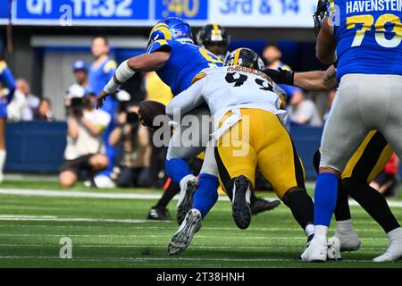 Pittsburgh Steelers Defensive Tackle Larry Ogunjobi (99) Sacks Los Angeles Rams quarterback Matthew Stafford (9) lors d'un match de football NFL, dimanche, Banque D'Images