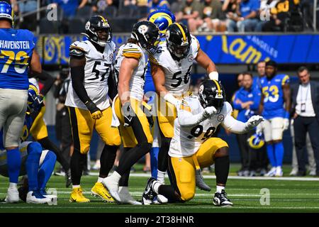 Pittsburgh Steelers Defensive Tackle Larry Ogunjobi (99) célèbre après avoir limogé le quarterback des Los Angeles Rams Matthew Stafford (non représenté) Banque D'Images