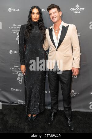 April Love Geary et Robin Thicke assistent à l'Angel ball de la Gabrielle's Angel Foundation à Cipriani Wall Street à New York le 23 octobre 2023 Banque D'Images