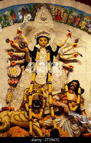 Pune, Inde le 23 octobre 2023, Durga Puja est l'un des festivals les plus célèbres, Special Navratri Celebration of Maa Durga lors d'un salut indien populaire Banque D'Images