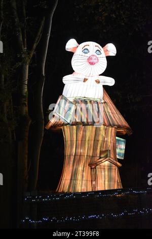 L'un des trois petits cochons au Land of Lights à Gulliver's Land, Milton Keynes. Banque D'Images