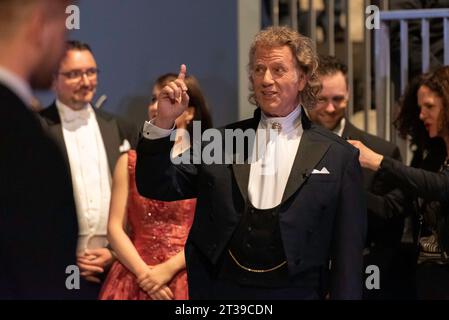 Le célèbre violoniste André Rieu, avec l'Orchestre Johann Strauss, donne une série de concerts à Cluj-Napoca. Cluj-Napoca, mardi, février Banque D'Images