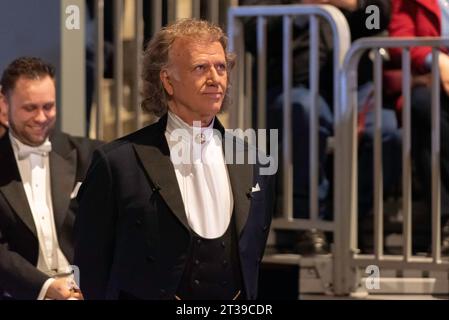 Le célèbre violoniste André Rieu, avec l'Orchestre Johann Strauss, donne une série de concerts à Cluj-Napoca. Cluj-Napoca, mardi, février Banque D'Images