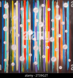 Peinture de bandes verticales vibrantes avec des gouttes texturées, ponctuées par des orbes blanches douces sur une toile sombre. Banque D'Images