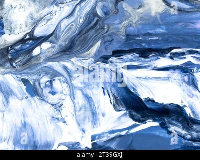 Paysage océanique abstrait. Peinture originale. Dessiné à la main, style impressionniste, texture de couleur bleue avec des coups de pinceau de peinture, fond d'art. Moderne Banque D'Images