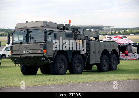 Un véhicule de soutien logistique HX81 8×8 HET de l'armée britannique RLC, exposé au salon britannique de l'automobile de Farnborough en 2023 Banque D'Images