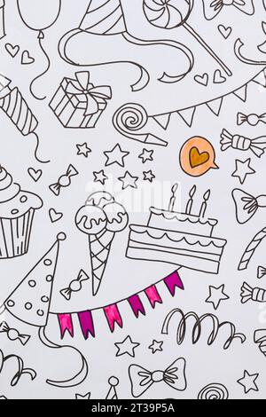 Fond avec des motifs festifs - Coloriage d'anniversaire noir et blanc Banque D'Images