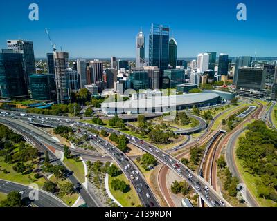 Vue aérienne de la ville de Perth et de la circulation routière en Australie Banque D'Images