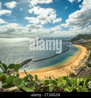 Plage de Las Teresitas et station balnéaire de San Andres, Tenerife, îles Canaries, Espagne Banque D'Images