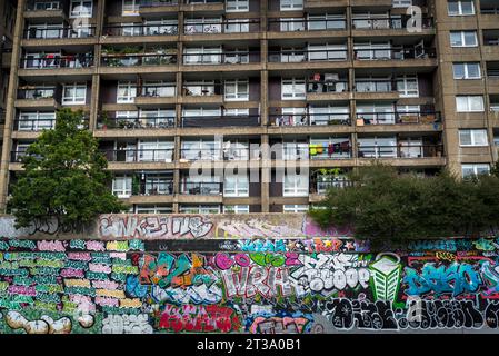 Trellick Tower, une tour classée Grade II* à North Kensington. Ouvert en 1972 et conçu dans le style brutaliste par l'architecte Ernő Goldfinger, L. Banque D'Images