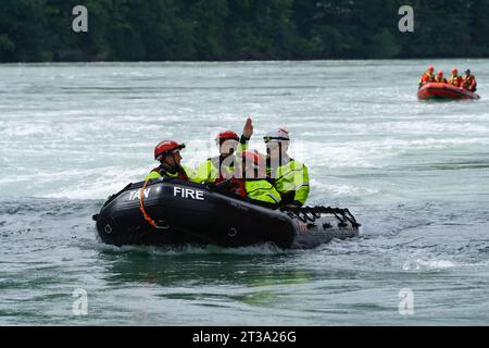 Équipe d'urgence, formation à la manutention des bateaux, Menai Strait, Anglesey, Nord du pays de Galles, Banque D'Images